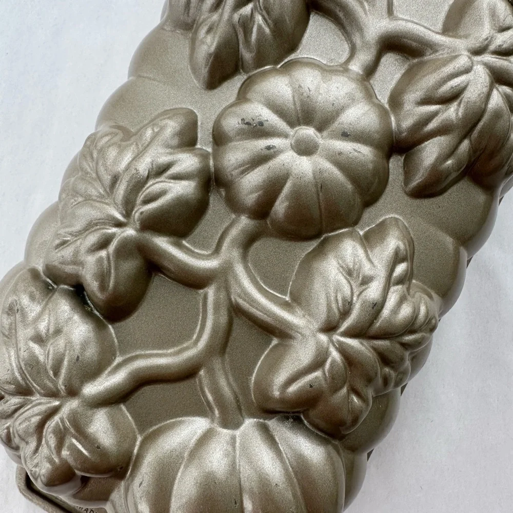 NORDIC WARE PUMPKIN LOAF PAN  Cast‎ Aluminum Made in USA Collectible